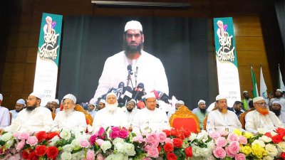 মঞ্চে বিভিন্ন দলের নেতারা
