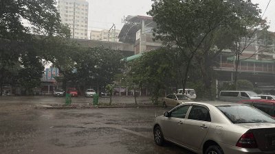 রাজধানীতে বৃষ্টি (ছবি: আসাদ আবেদিন জয়)