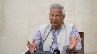 কথা বলছেন প্রধান উপদেষ্টা প্রফেসর মুহাম্মদ ইউনূস