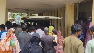 হাসপাতালে মারা যাওয়া শিশুদের স্বজনরা