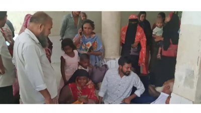 মরদেহের পাশে স্বজনদের আহাজারি