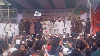 বক্তৃতা করছেন জাতীয় নাগরিক পার্টির সদস্য সচিব আখতার হোসেন