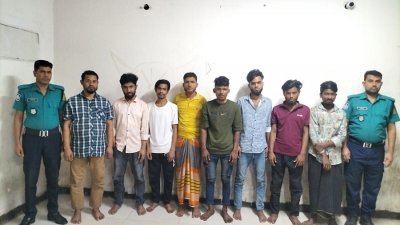 আদাবর থানাধীন শ্যামলী হাউজিং প্রকল্প-২ ও সুনিবিড় হাউজিং এলাকায় অভিযান চালিয়ে ১৬ জনকে গ্রেফতার করা হয়