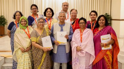 গত ১৯ এপ্রিল প্রধান উপদেষ্টার কাছে প্রতিবেদন জমা দেন নারী সংস্কার কমিশনের সদস্যরা
