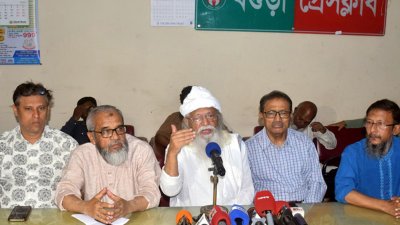 সাংবাদিকদের সঙ্গে মতবিনিময়কালে ফরহাদ মজহার