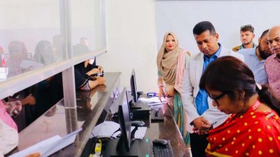 অফিসের কার্যক্রম উদ্বোধন করেন জেলা প্রশাসক মোহাম্মদ জাহিদুল ইসলাম মিঞা