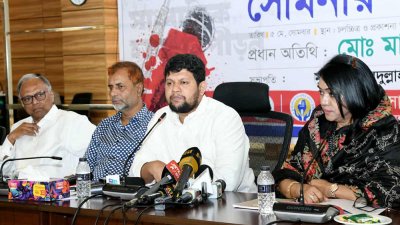 সেমিনারে বক্তব্য রাখছেন তথ্য ও সম্প্রচার উপদেষ্টা মাহফুজ আলম