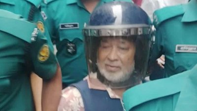 আদালত চত্বরে জাফর আলম
