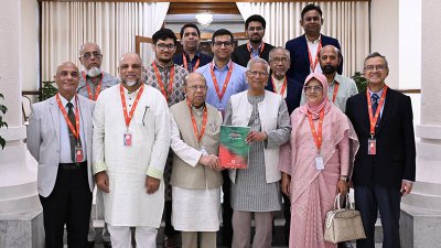 প্রধান উপদেষ্টা ড. মুহাম্মদ ইউনূসের কাছে প্রতিবেদন জমা দিয়েছে স্বাস্থ্য খাত সংস্কার কমিশন