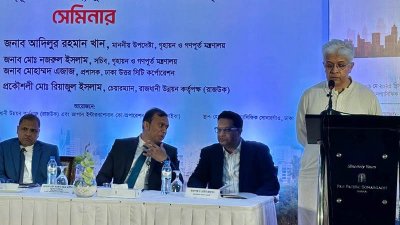 সেমিনারে বক্তব্য দিচ্ছেন আদিলুর রহমান খান