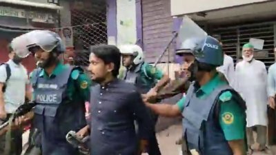 নাশকতা সৃষ্টির অভিযোগে দুই থানা পুলিশ ২১ জনকে গ্রেফতার করে