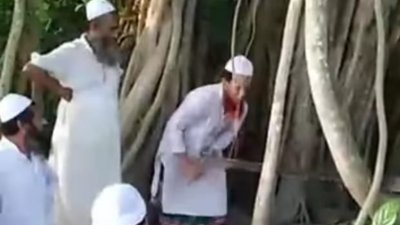 কেটে ফেলা হয়েছে শতবর্ষী বট গাছ