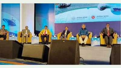 নৌ নিরাপত্তা সপ্তাহ শুরু  বাংলা ট্রিবিউন রিপোর্ট   দূষণমুক্ত নদী ও নিরাপদ নৌযান, সুস্থ থাকবে পরিবেশ, রক্ষা হবে প্রাণ- স্লোগানে বুধবার শুরু হয়েছে নৌ নিরাপত্তা সপ্তাহ-২০২৫।  বুধবার (৭ মে) সকালে রাজধানীর কৃষিবিদ ইনস্টিটিউশন মিলনায়তনে নৌপরিবহন মন্ত্রণালয় এবং শ্রম ও কর্মসংস্থান মন্ত্রণালয়ের উপদেষ্টা ব্রিগেডিয়ার জেনারেল (অব.) ড. এম সাখাওয়াত হোসেন নৌ নিরাপত্তা সপ্তাহের উদ্বোধন ঘোষণা করেন।  নৌপরিবহন মন্ত্রণালয়ের সিনিয়র সচিব মোহাম্মদ ইউসুফ অনুষ্ঠানে বিশেষ অতিথি হিসেবে উপস্থিত ছিলেন। এতে সভাপতিত্ব করেন নৌপরিবহন অধিদপ্তরের মহাপরিচালক কমোডর মোহাম্মদ মাকসুদ আলম।  অনুষ্ঠানে অন্যান্যের মধ্যে আরও উপস্থিত ছিলেন বিআইডব্লিউটিসির চেয়ারম্যান মো. সলিম উল্লাহ, বিআইডব্লিউটিএর চেয়ারম্যান কমোডর আরিফ আহমেদ মোস্তফা, বাংলাদেশ অভ্যন্তরীণ নৌচলাচল সংস্থার ভারপ্রাপ্ত সভাপতি মো. বদিউজ্জামান বাদল, বাংলাদেশ কার্গো ভেসেল ওনার্স অ্যাসোসিয়েশনের সভাপতি সাঈদ আহমেদ, বাংলাদেশ পেট্রোলিয়াম ট্যাংকার ওনার্স অ্যাসোসিয়েশনের সভাপতি খন্দকার মশিউজ্জামান (রোমেল), বাংলাদেশ কোস্টাল শিপ ওনার্স অ্যাসোসিয়েশনের সভাপতি ইঞ্জিনিয়ার মো. মেহবুব কবির ও বাংলাদেশ ওয়েল ট্যাংকার ওনার্স এসোসিয়েশনের সিনিয়র সহ-সভাপতি আবুল বাশার আবু।  অনুষ্ঠানে স্বাগত বক্তব্য রাখেন নৌপরিবহন অধিদপ্তরের চিফ ইঞ্জিনিয়ার এবং শিপ সার্ভেয়ার মো. মনজুরুল কবীর।  এএইচএস// Md Atik