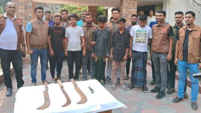 পাঁচ জনকে গ্রেফতার করেছে পুলিশ