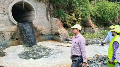 দূষিত পানি সরাসরি বুড়িগঙ্গায় ফেলা হচ্ছে