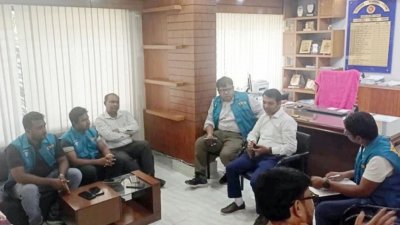 খুলনা বিআরটিএ কার্যালয়ে দুদকের অভিযান