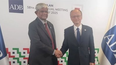 অর্থ উপদেষ্টা ড. সালেহউদ্দিন আহমেদ ও এশীয় উন্নয়ন ব্যাংকের প্রেসিডেন্ট মাসাতো কান্দার