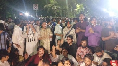 বিক্ষোভ মিছিল করছে জতীয় নাগরিক পার্টি এনসিপির নেতাকর্মীরা