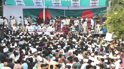 শাহবাগে জাতীয় নাগরিক পার্টির (এনসিপি) অবস্থান কর্মসূচিতে নেতাকর্মীরা