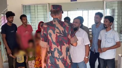 আটক ব্যক্তিদের সংশ্লিষ্ট থানায় হস্তান্তর করেছে বিজিবি