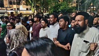 অবস্থান কর্মসূচিতে নাহিদ ইসলাম ও এনসিপির কেন্দ্রীয় নেতারা