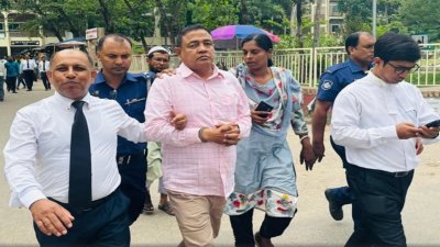 সাতক্ষীরা থেকে প্রকাশিত দৈনিক সাতনদী পত্রিকার সম্পাদক ও প্রকাশক হাবিবুর রহমানকে হত্যা মামলায় কারাগারে পাঠিয়েছেন আদালত