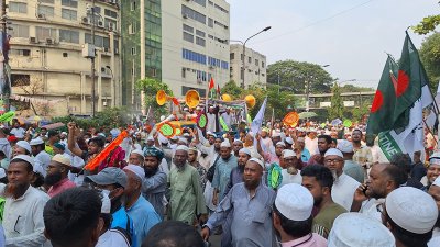 মিছিল নিয়ে শাহবাগে ইসলামী আন্দোলনের নেতা-কর্মীরা