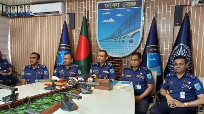 ঢাকা রেঞ্জ ডিআইজি কার্যালয়ে আয়োজিত সংবাদ সম্মেলন