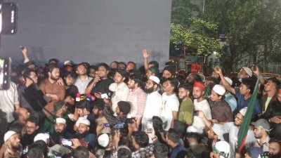 বক্তব্য দিচ্ছেন হাসনাত আব্দুল্লাহ