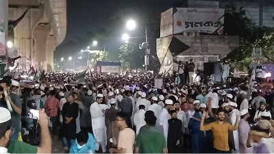 দুই দাবিতে আন্দোলন চালিয়ে চাওয়ার ঘোষণা দিয়েছেন আন্দোলনকারীরা