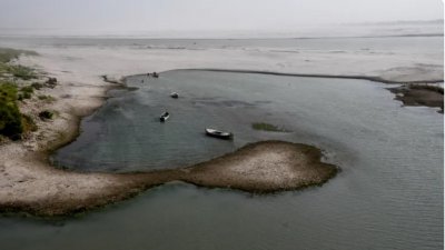 পাকিস্তানের হায়দ্রাবাদ অংশে সিন্ধু নদীর পানি প্রবাহ। ছবি: রয়টার্স।