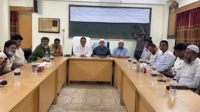 সোমবার দুপুরে হিলি কাস্টমস সিঅ্যান্ডএফ এজেন্ট অ্যাসোসিয়েশন কার্যালয়ে সংবাদ সম্মেলন