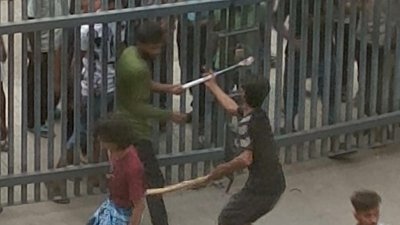 সিটি করপোরেশন ভবন ঘেরাও করে হামলা