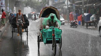 রাজধানীতে মুষলধারে বৃষ্টি (ছবি: নাসিরুল ইসলাম)