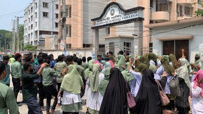 রাজশাহী নার্সিং কলেজ শিক্ষার্থীদের সংঘর্ষ