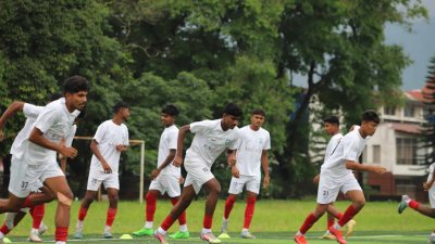 অনুশীলনে যুব দলের খেলোয়াড়রা