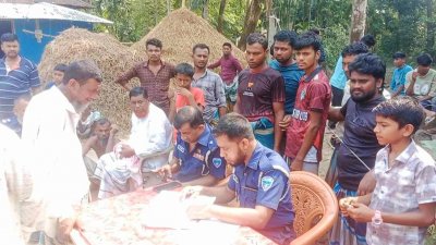 গাছের সঙ্গে ঝুলন্ত অবস্থায় মরদেহ উদ্ধার করা হয়