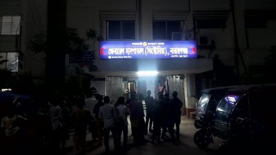 রাতেই তাকে উদ্ধার করে নারায়ণগঞ্জ জেনারেল হাসপাতালে নেওয়া হয়েছে
