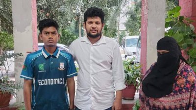 উপদেষ্টা মাহফুল আলমের সঙ্গে বোতল নিক্ষেপকারী যুবক