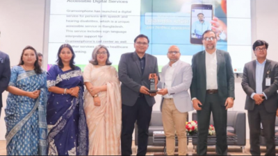 ইশারা ভাষায় গ্রাহক সেবার জন্য সম্মাননা স্মারক পেল গ্রামীণফোন