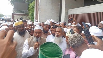 আশ্বাস পেয়ে আন্দোলন স্থগিত করলেন মসজিদভিত্তিক শিক্ষা কার্যক্রমের শিক্ষক-কর্মচারীরা