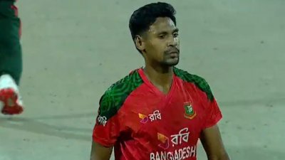 মোস্তাফিজ দ্বিতীয় উইকেট পান