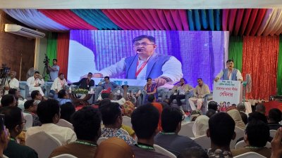 খুলনায় এক সেমিনারে বক্তব্য দেন বিএনপি নেতা সালাহ উদ্দিন আহমদ