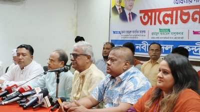 বক্তব্য রাখছেন জয়নুল আবদিন ফারুক