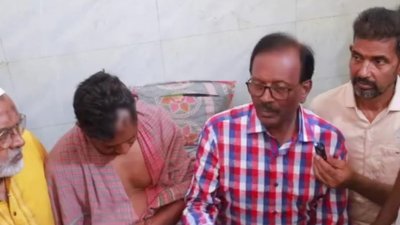 হাসপাতালে নেতাকর্মীদের দেখতে যান বিএনপি চেয়ারপারসনের উপদেষ্টা ও পাবনা জেলা বিএনপির আহ্বায়ক হাবিবুর রহমান হাবিব