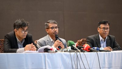 ফরেন সার্ভিস একাডেমিতে সংবাদ সম্মেলনে বক্তব্য রাখছেন কৃষি সচিব এমদাদ উল্লাহ মিয়া
