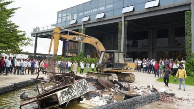 ভ্রাম্যমাণ আদালতের অভিযানে ১০০ একর জমি উদ্ধার করা হয়