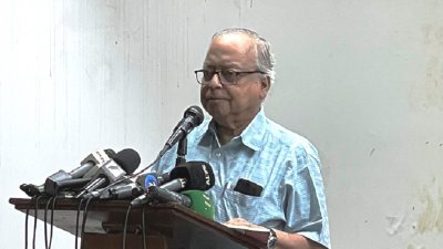 বক্তব্য দিচ্ছেন ড. মাহবুব উল্লাহ