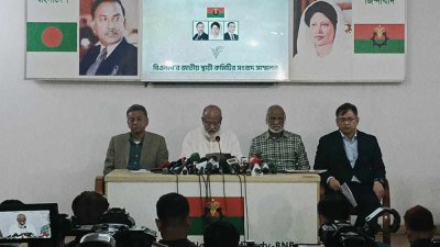 সংবাদ সম্মেলনে বক্তব্য রাখছেন বিএনপির স্থায়ী কমিটির সদস্য  ড. খন্দকার মোশাররফ হোসেন