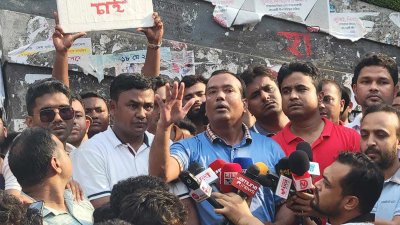 বক্তব্য দিচ্ছেন ছাত্রদলের সভাপতি রাকিবুল ইসলাম রাকিব